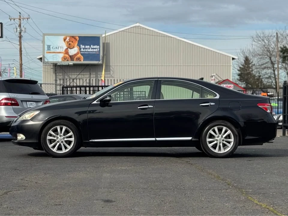 2012 Lexus ES 5th Gen - Image 16 of 17