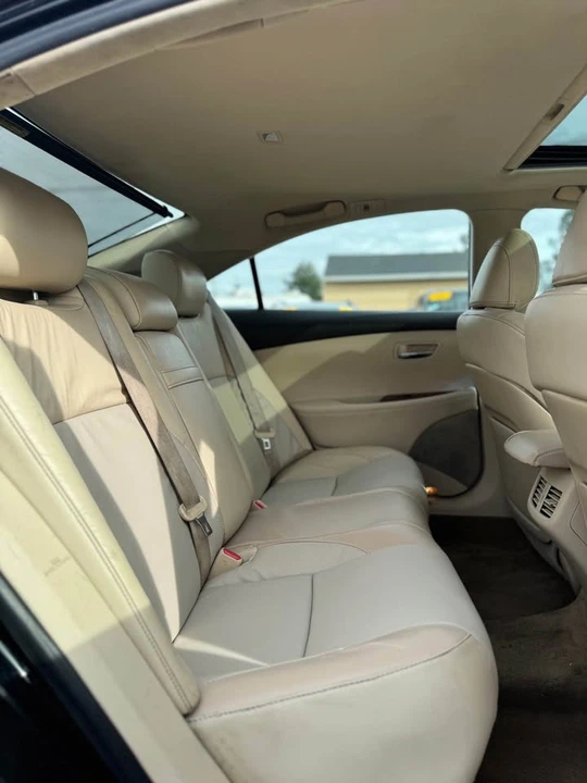 2012 Lexus ES 5th Gen - Image 9 of 17