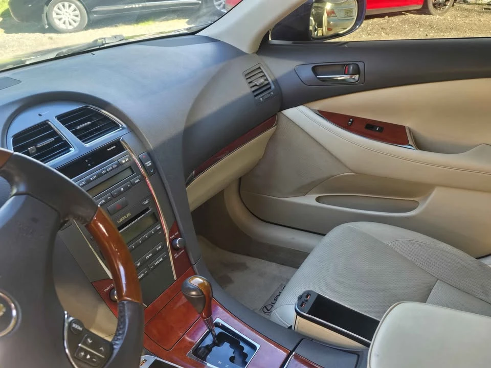 2012 Lexus ES 5th Gen - Image 5 of 15