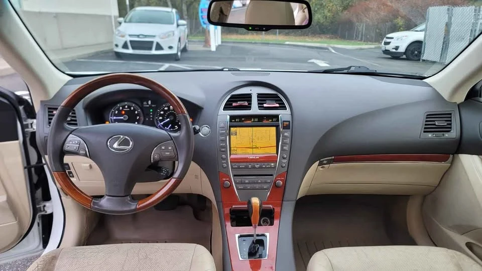 2012 Lexus ES 5th Gen - Image 12 of 18