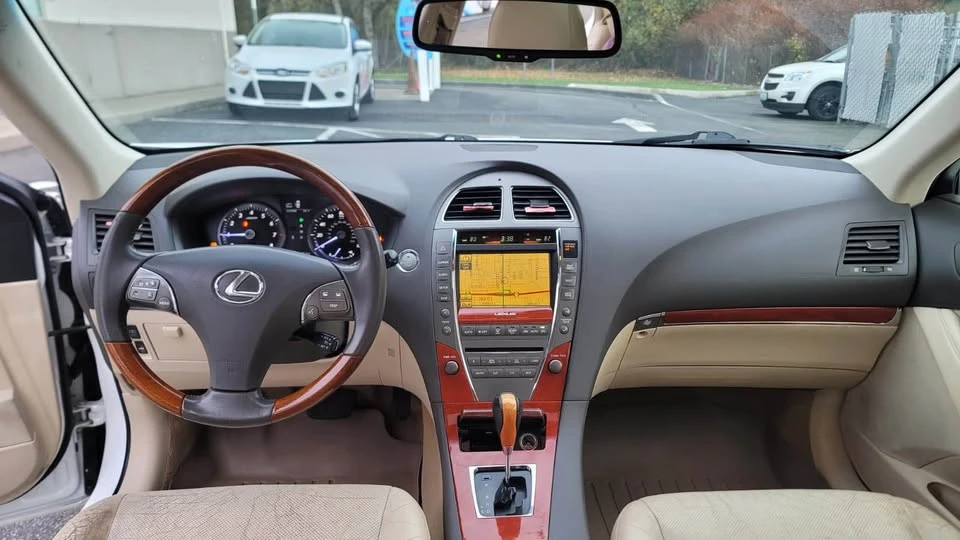 2012 Lexus ES 5th Gen - Image 18 of 19