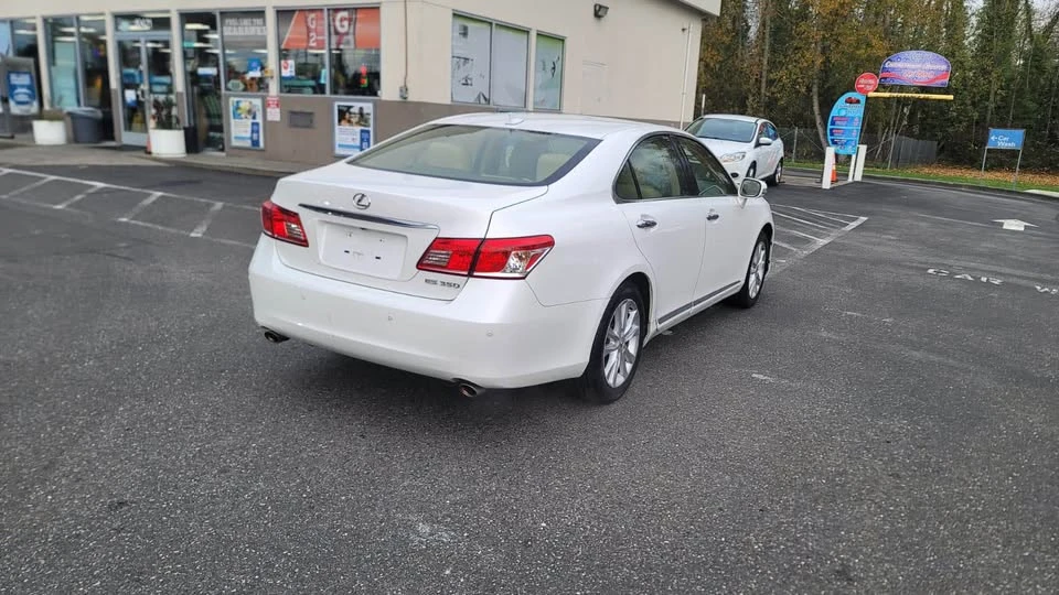 2012 Lexus ES 5th Gen - Image 5 of 19