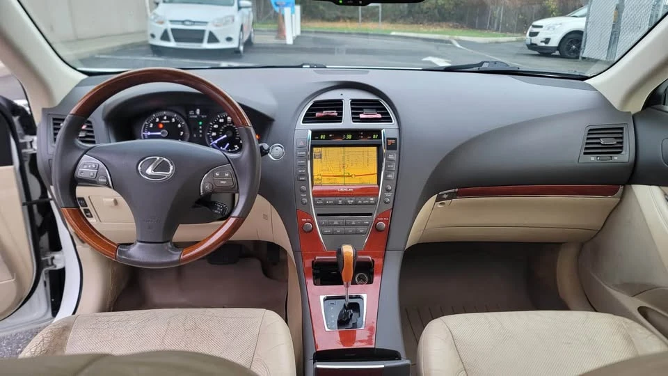 2012 Lexus ES 5th Gen - Image 16 of 19