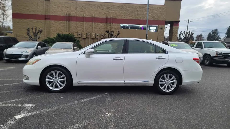 2012 Lexus ES 5th Gen - Image 17 of 18