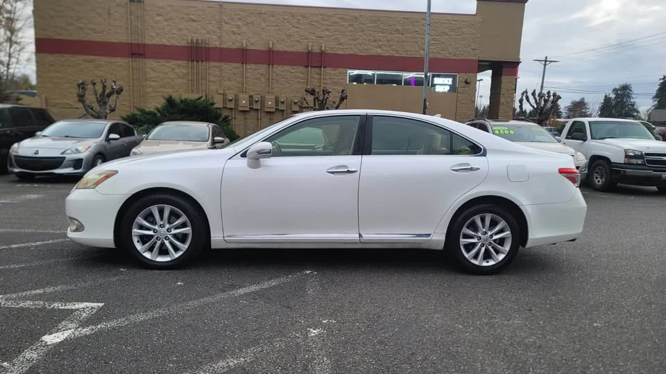 2012 Lexus ES 5th Gen - Image 10 of 20