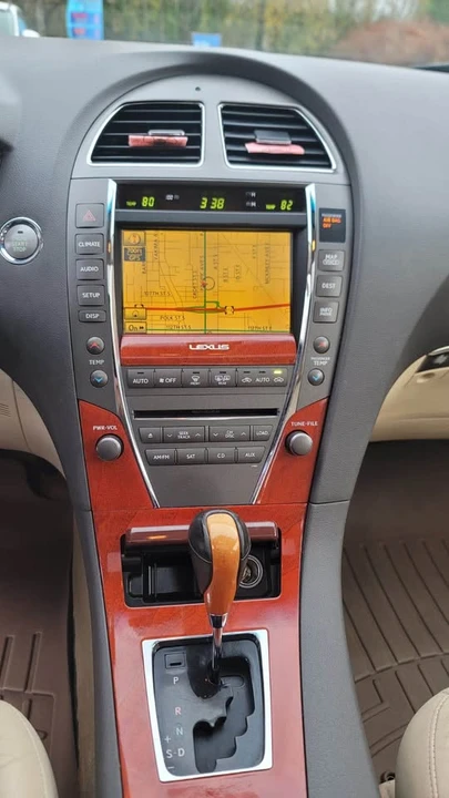 2012 Lexus ES 5th Gen - Image 14 of 16