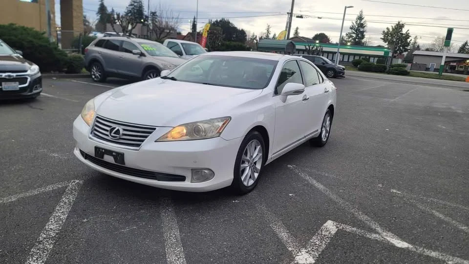 2012 Lexus ES 5th Gen - Image 2 of 19