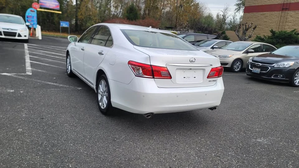 2012 Lexus ES 5th Gen - Image 6 of 16