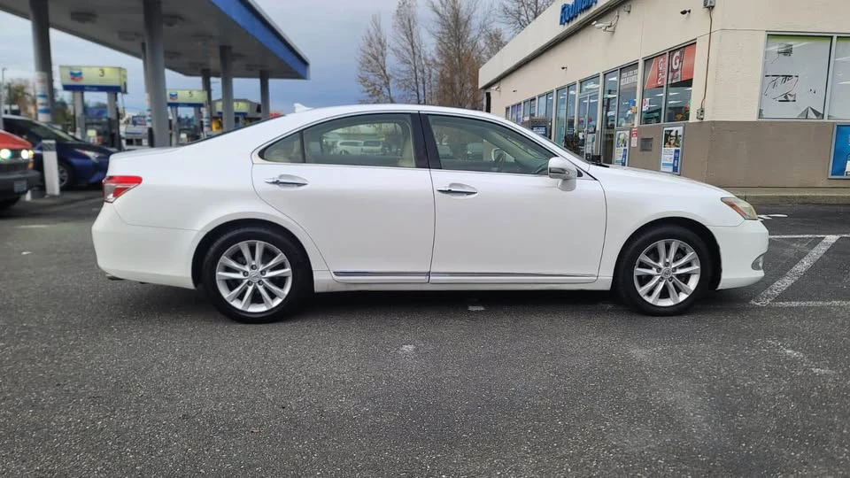 2012 Lexus ES 5th Gen - Image 3 of 16