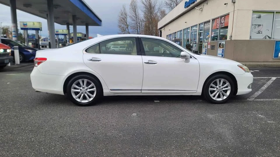 2012 Lexus ES 5th Gen - Image 3 of 19