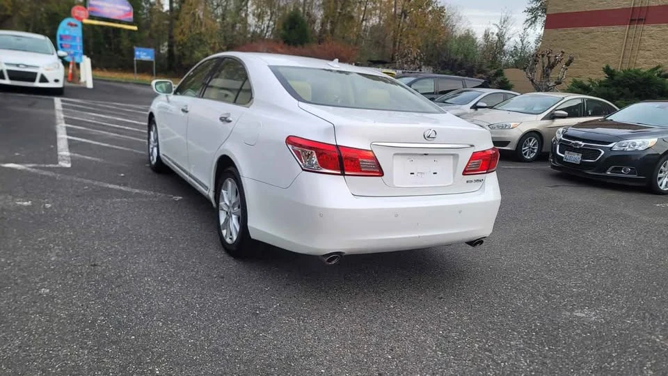 2012 Lexus ES 5th Gen - Image 5 of 19