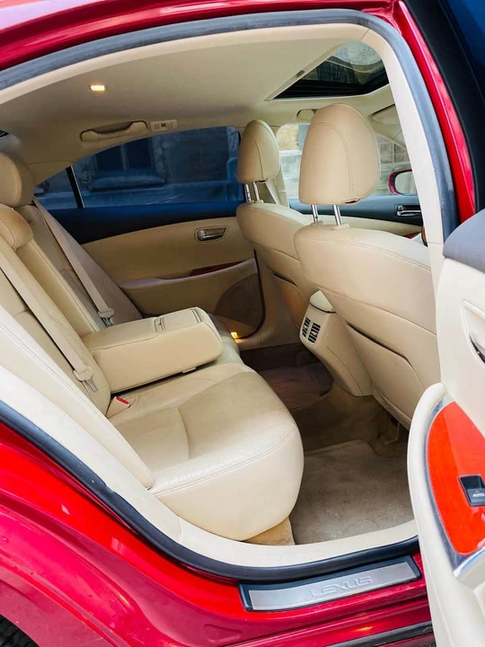 2012 Lexus ES 5th Gen - Image 11 of 19