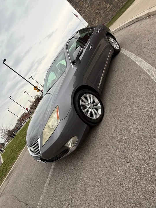 2012 Lexus ES 5th Gen - Image 2 of 10