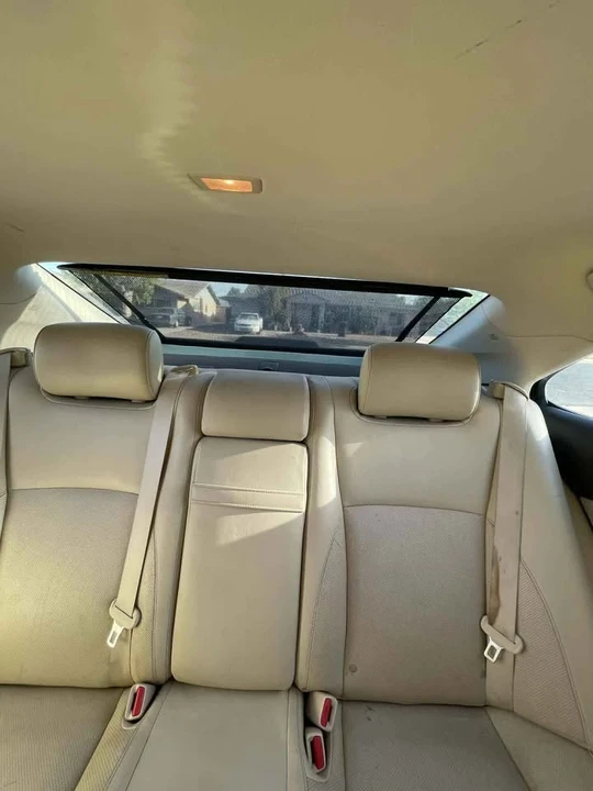 2012 Lexus ES 5th Gen - Image 12 of 17