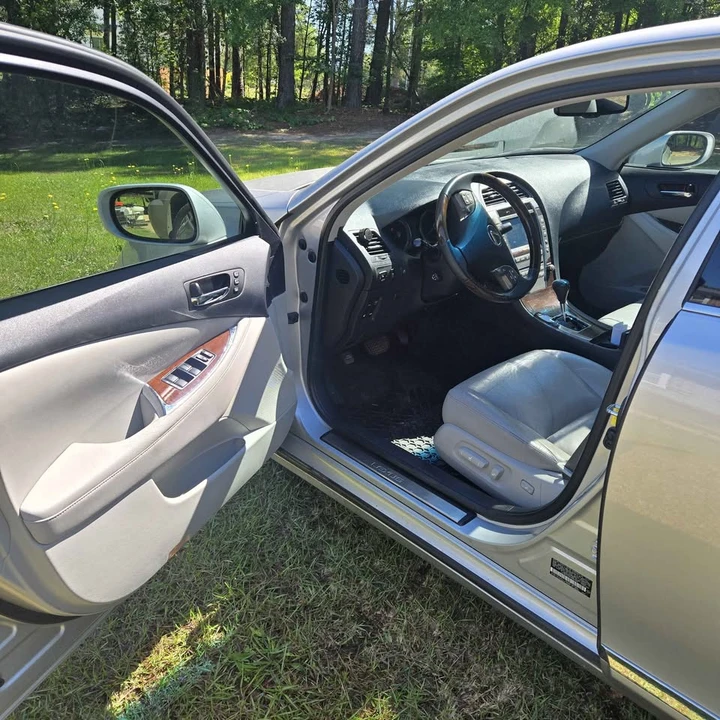 2012 Lexus ES 5th Gen - Image 5 of 10