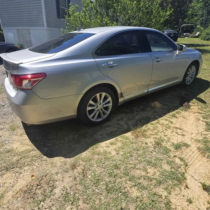 2012 Lexus ES 5th Gen - Image 2 of 10