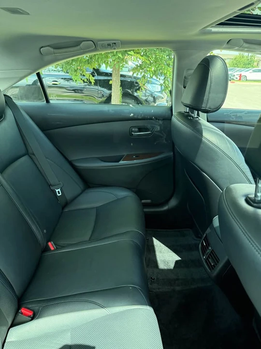 2012 Lexus ES 5th Gen - Image 8 of 9