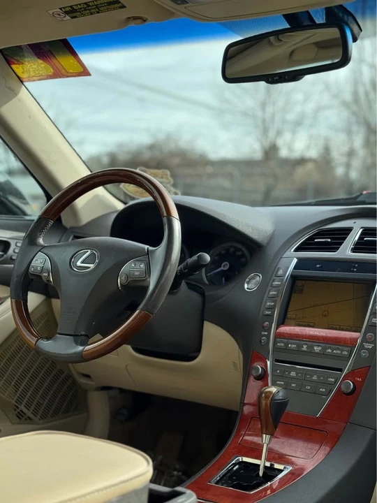2012 Lexus ES 5th Gen - Image 5 of 18