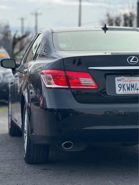 2012 Lexus ES 5th Gen - Image 8 of 18