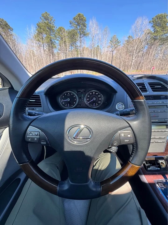 2012 Lexus ES 5th Gen - Image 17 of 20