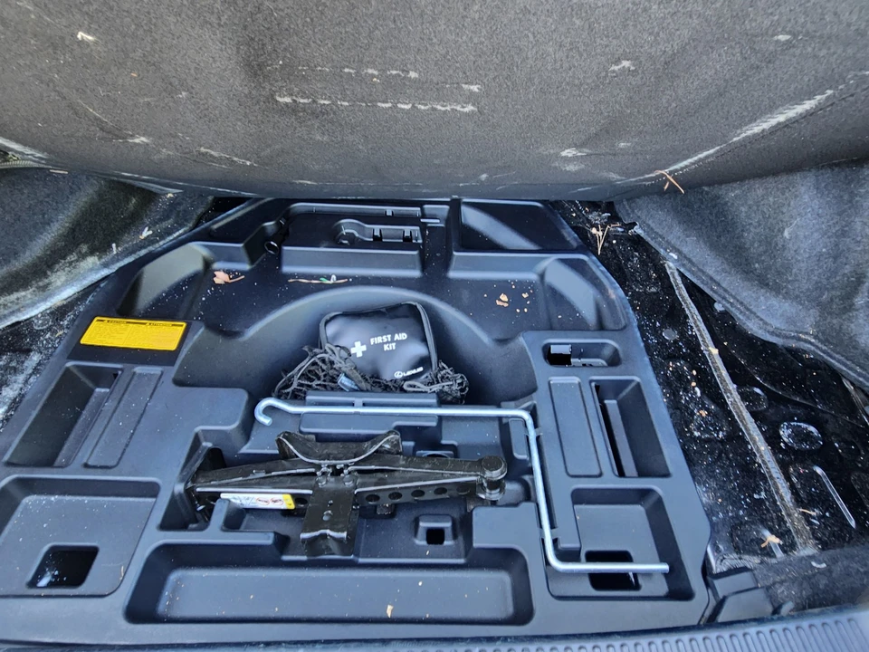 2012 Lexus HS - Image 18 of 23