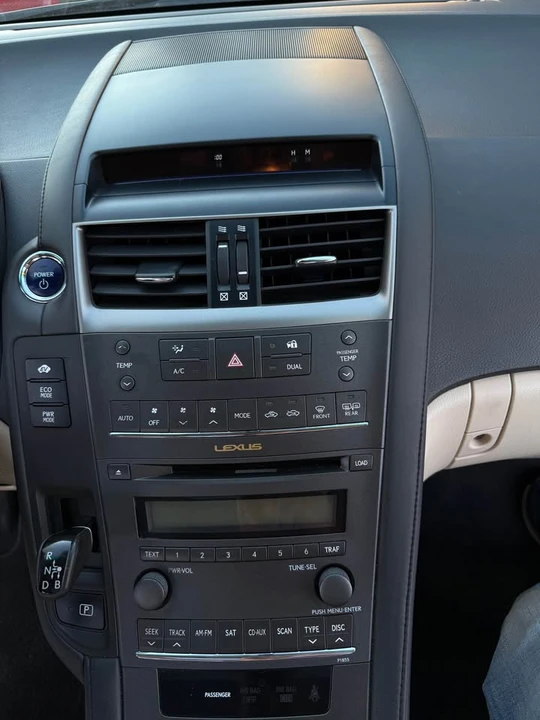 2012 Lexus HS - Image 11 of 20