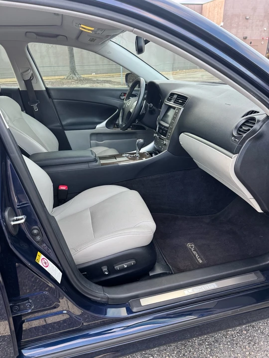 2012 Lexus IS 2nd Gen - Image 15 of 20