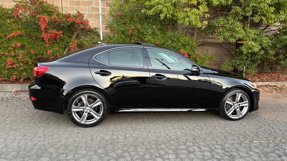 2012 Lexus IS 2nd Gen - Image 16 of 20