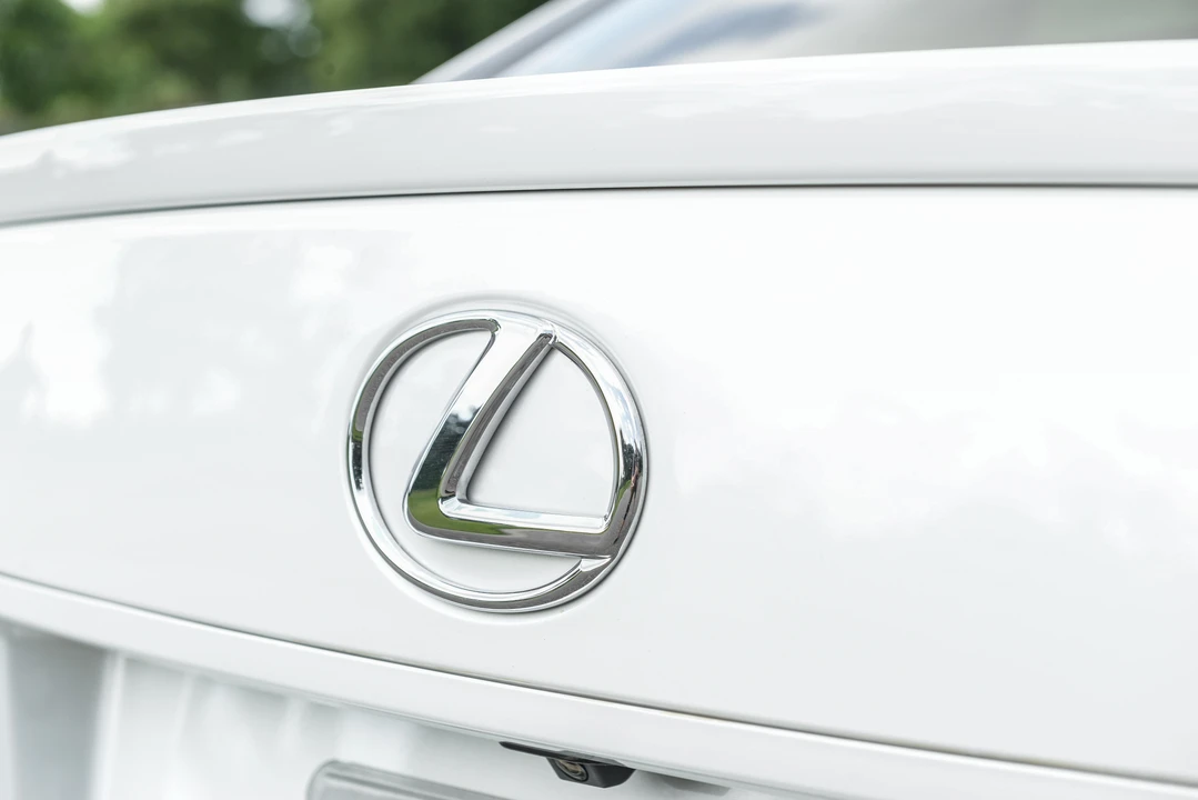 2012 Lexus IS F 2nd Gen - Image 22 of 31