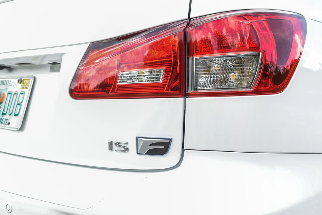 2012 Lexus IS F 2nd Gen - Image 23 of 31