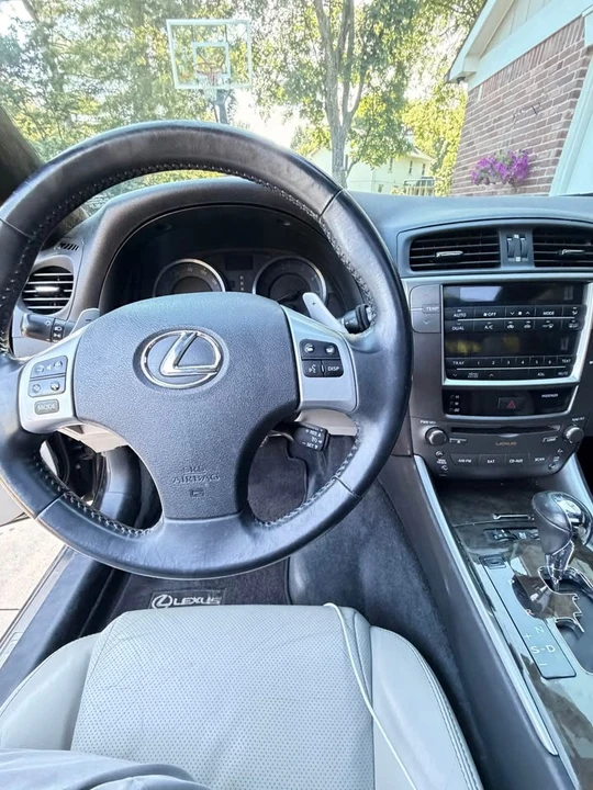 2012 Lexus - Image 16 of 18
