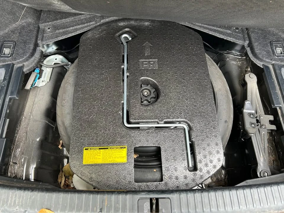 2012 Lexus IS 2nd Gen - Image 9 of 10