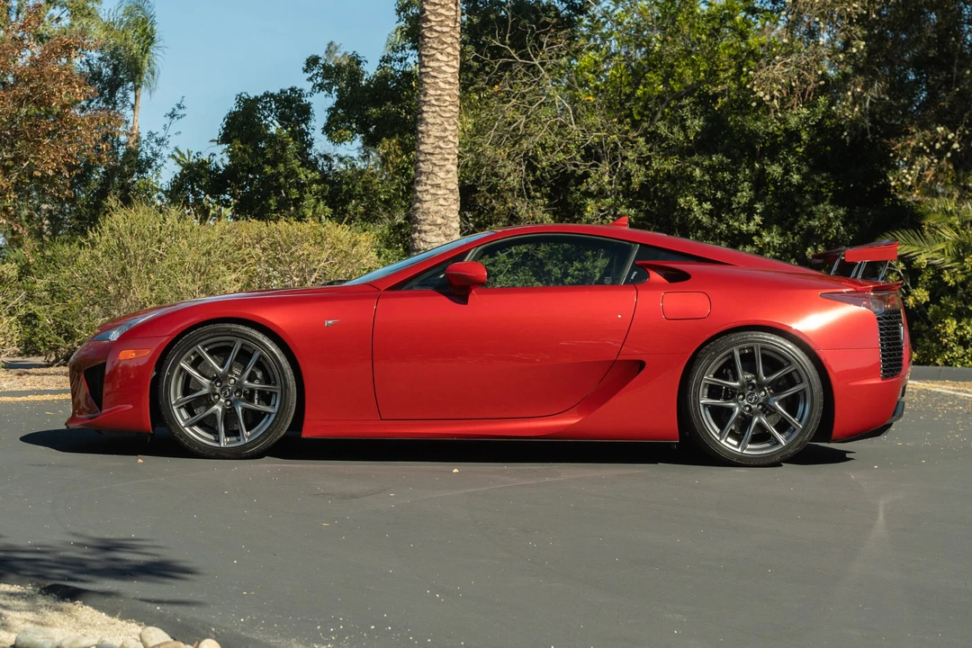 2012 Lexus LFA - Image 2 of 31