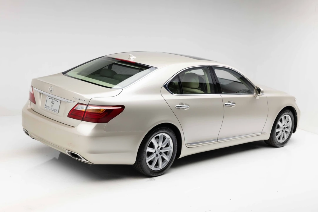 2012 Lexus LS 4th Gen - Image 3 of 31