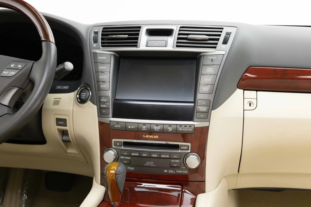 2012 Lexus LS 4th Gen - Image 20 of 31