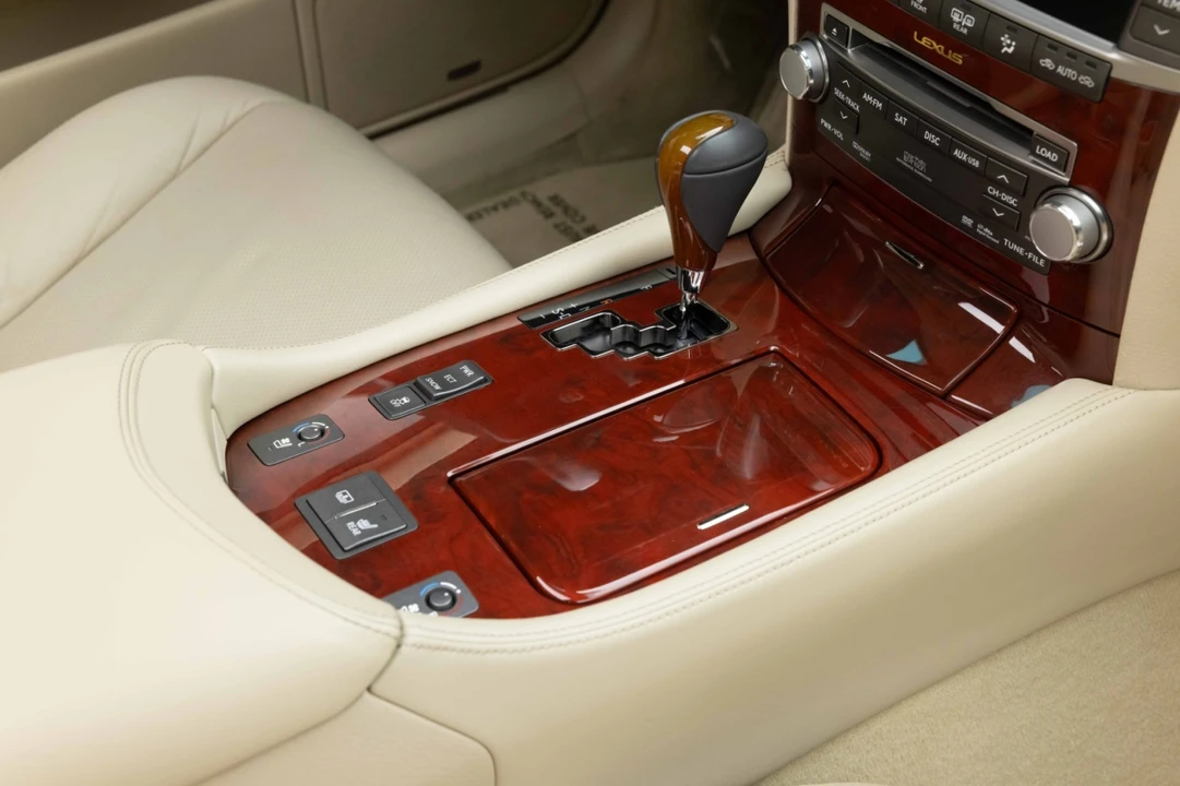 2012 Lexus LS 4th Gen - Image 22 of 31