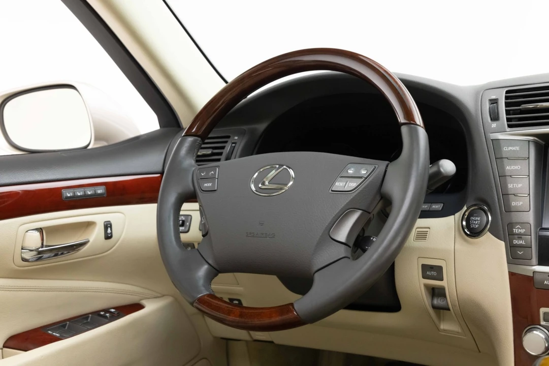 2012 Lexus LS 4th Gen - Image 10 of 31
