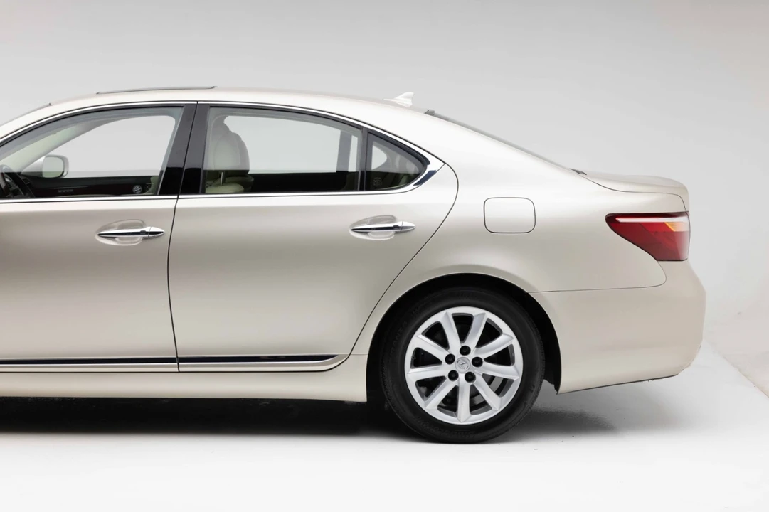 2012 Lexus LS 4th Gen - Image 19 of 31