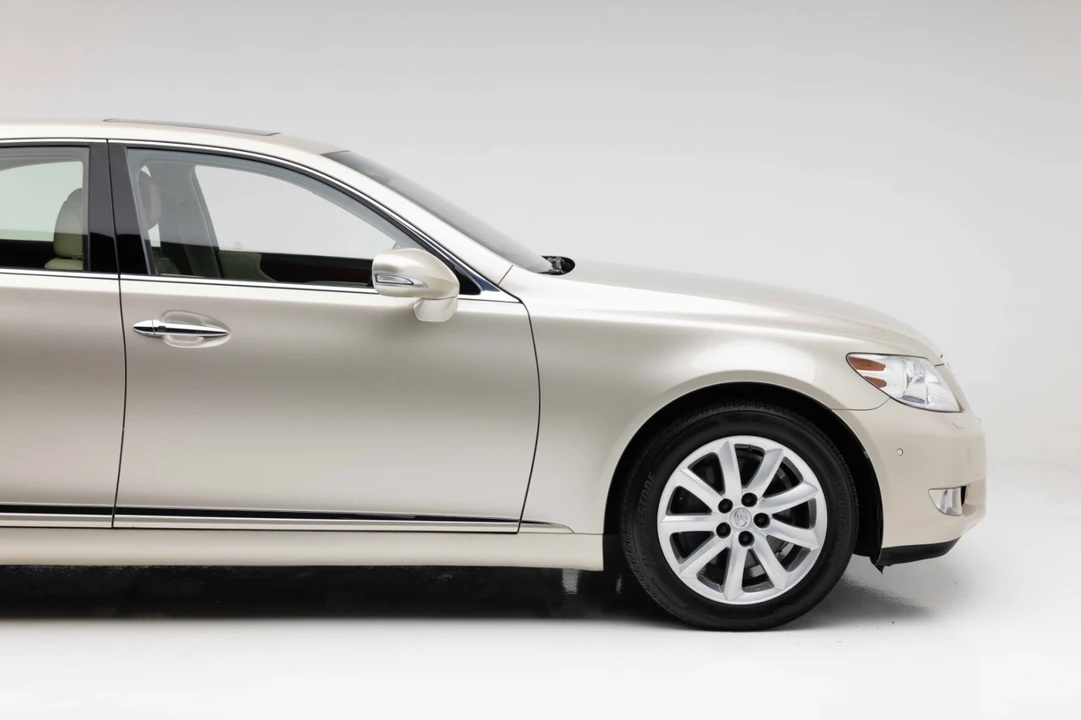 2012 Lexus LS 4th Gen - Image 23 of 31