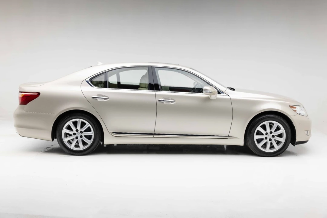 2012 Lexus LS 4th Gen - Image 9 of 31