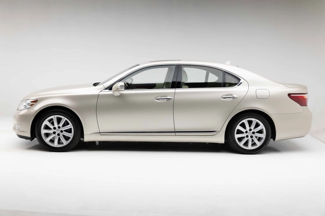 2012 Lexus LS 4th Gen - Image 11 of 31