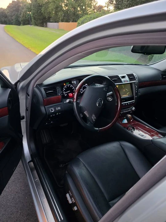 2012 Lexus LS 4th Gen - Image 13 of 23