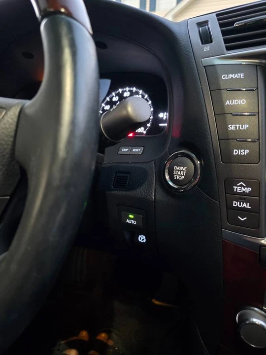 2012 Lexus LS 4th Gen - Image 17 of 23