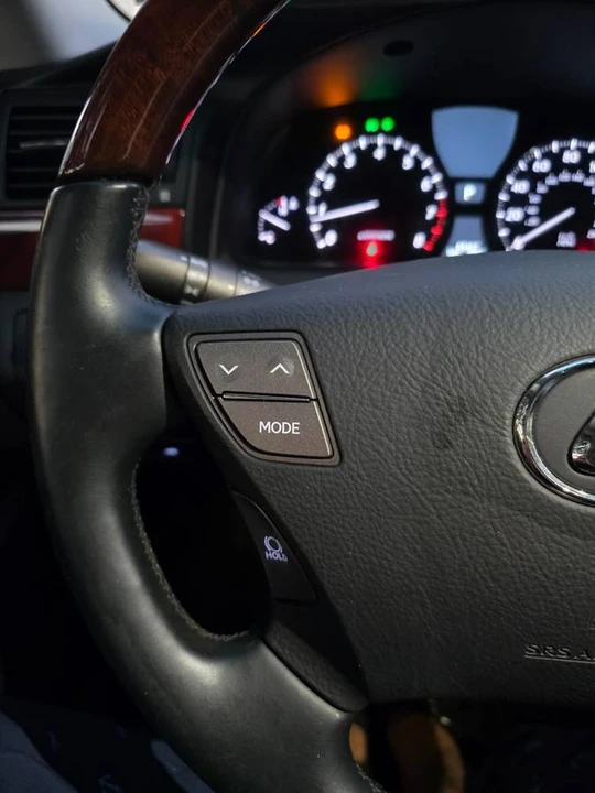 2012 Lexus LS 4th Gen - Image 18 of 23