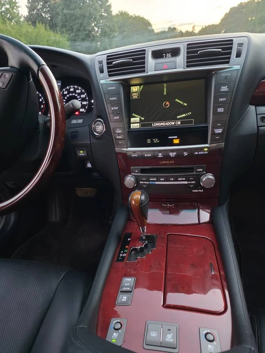 2012 Lexus LS 4th Gen - Image 21 of 23
