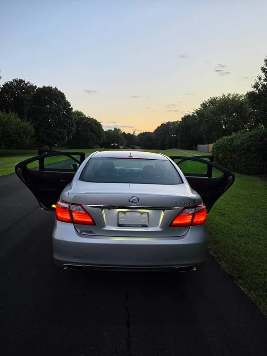 2012 Lexus LS 4th Gen - Image 16 of 23