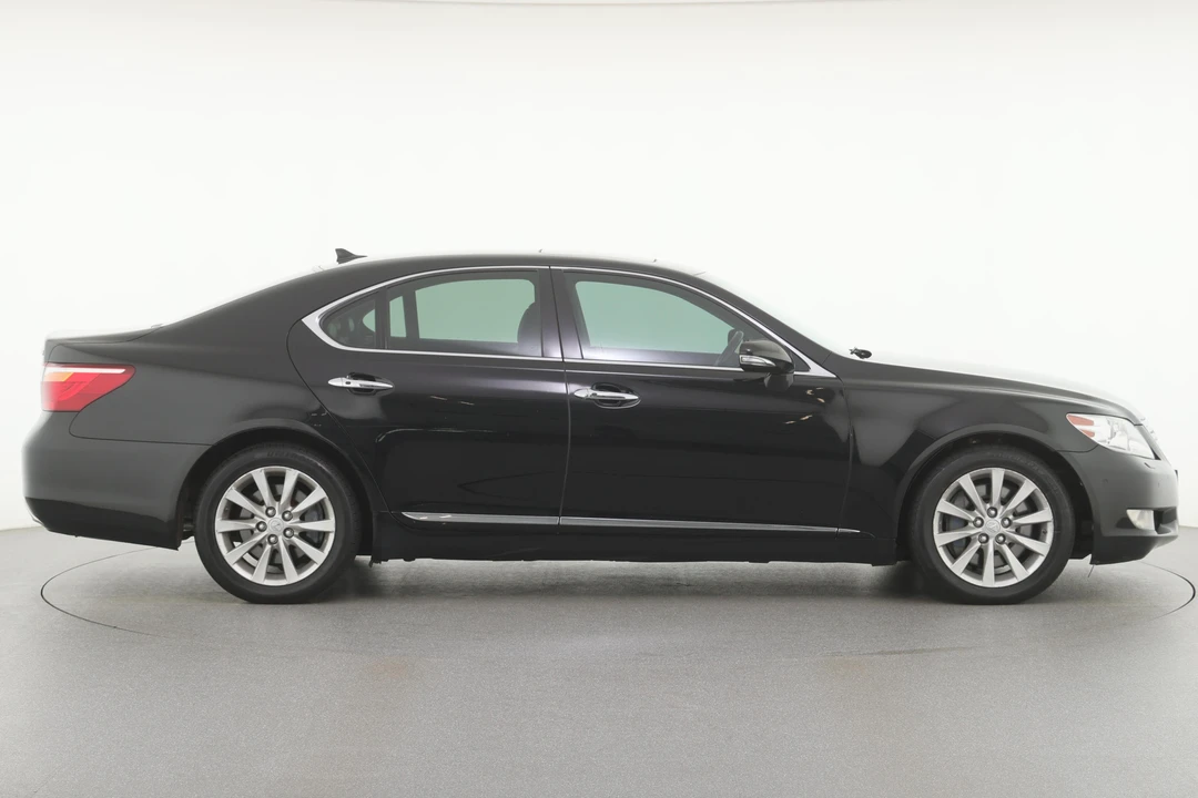 2012 Lexus LS 4th Gen - Image 3 of 31