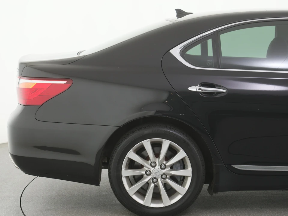 2012 Lexus LS 4th Gen - Image 25 of 31