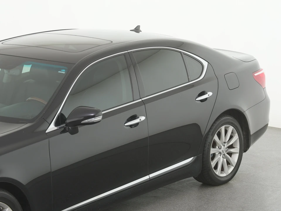 2012 Lexus LS 4th Gen - Image 21 of 31
