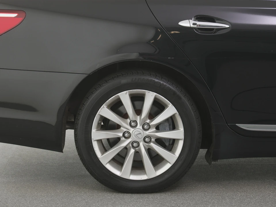2012 Lexus LS 4th Gen - Image 29 of 31